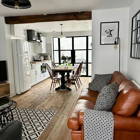 Stunning 3 Bedroom & 2 Bathroom Cottage With Patio Brighton Exterior foto