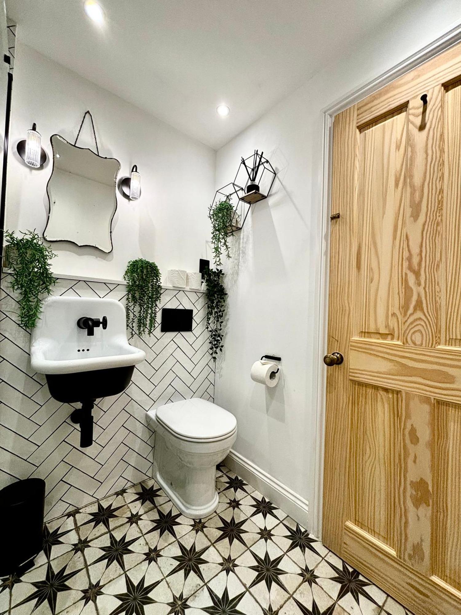 Stunning 3 Bedroom & 2 Bathroom Cottage With Patio Brighton Exterior foto