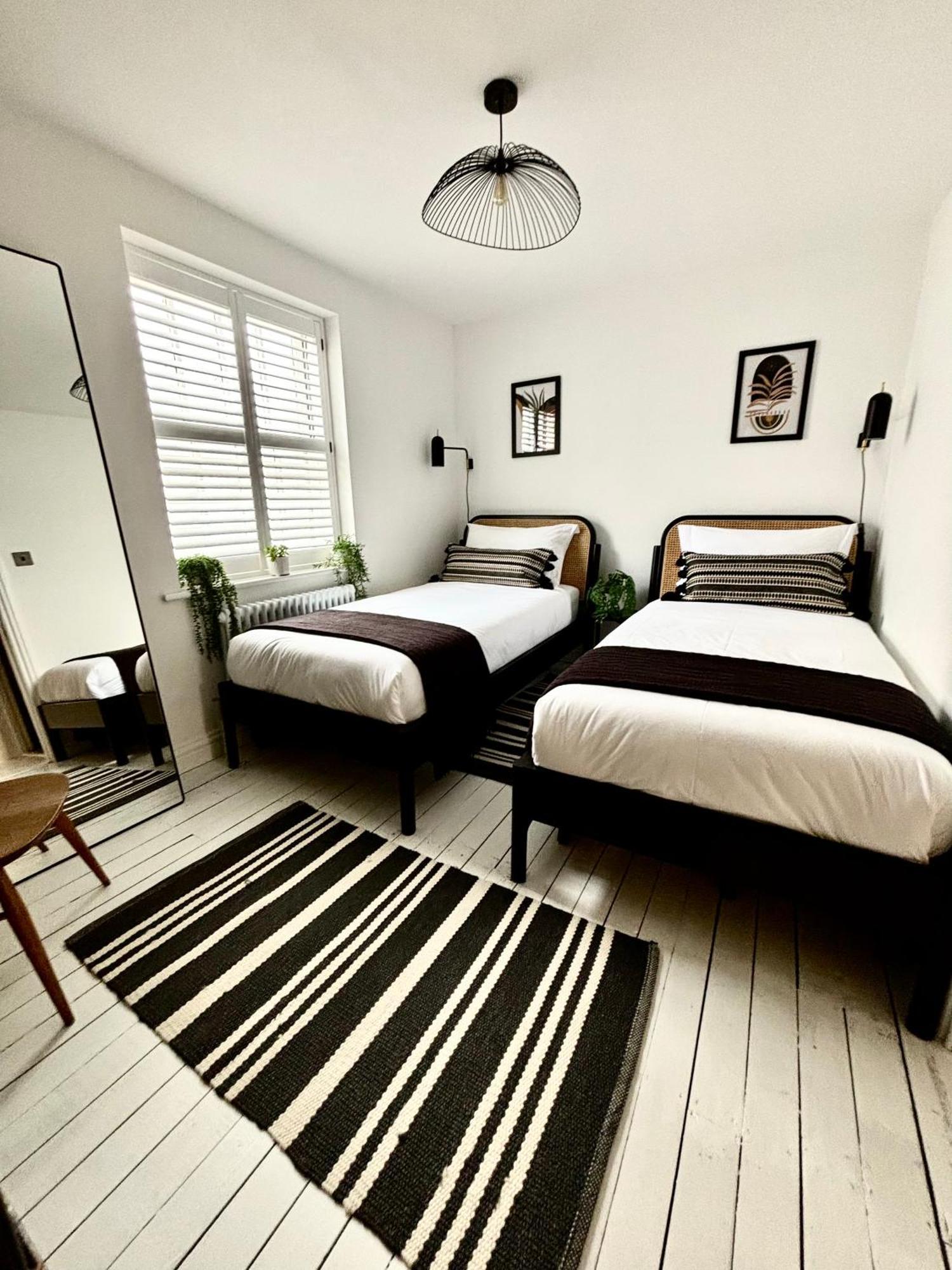 Stunning 3 Bedroom & 2 Bathroom Cottage With Patio Brighton Exterior foto