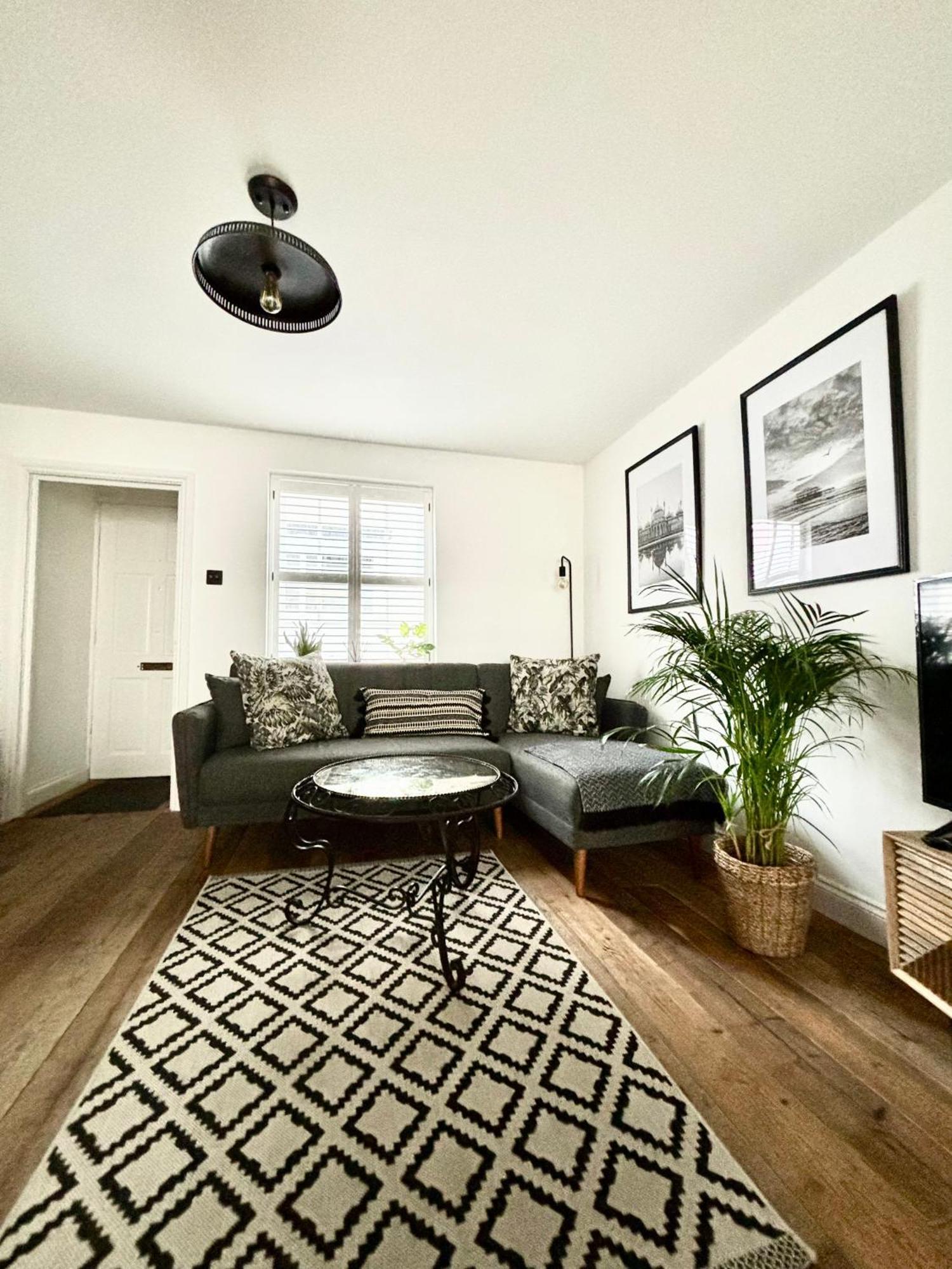 Stunning 3 Bedroom & 2 Bathroom Cottage With Patio Brighton Exterior foto