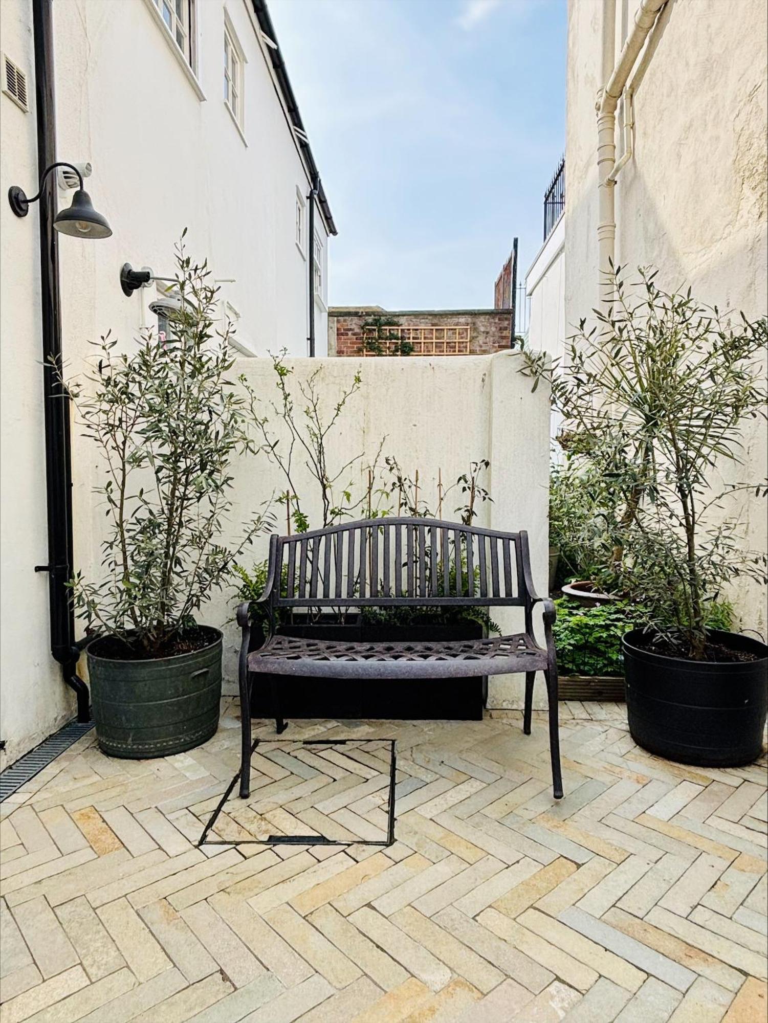 Stunning 3 Bedroom & 2 Bathroom Cottage With Patio Brighton Exterior foto